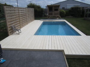 Plage de piscine sans vis
