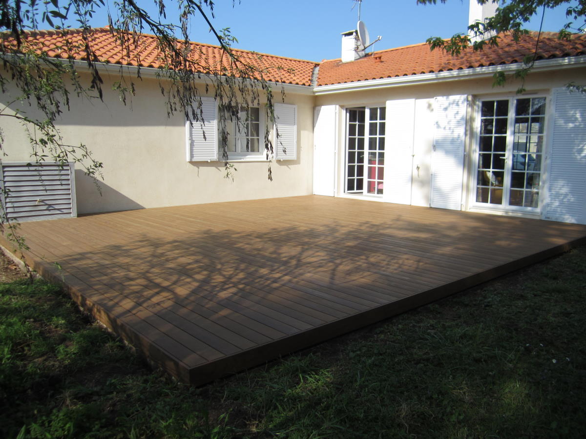 Terrasse en bois sans vis apparente