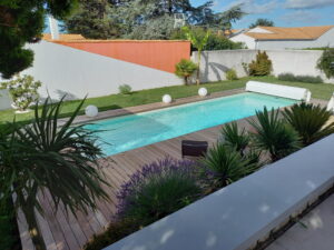 La sobriété et le confort d'une terrasse sans vis
