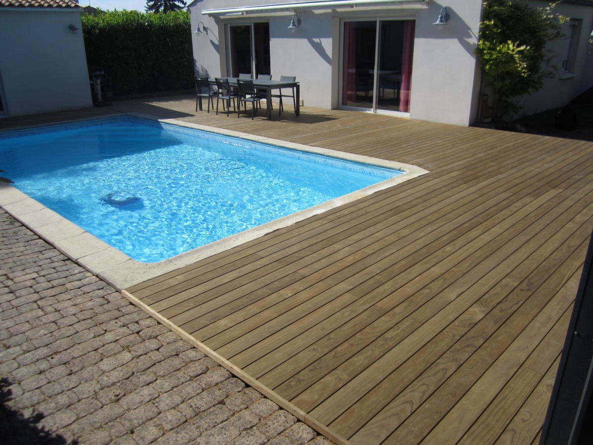 La circulation autour de la piscine est améliorée