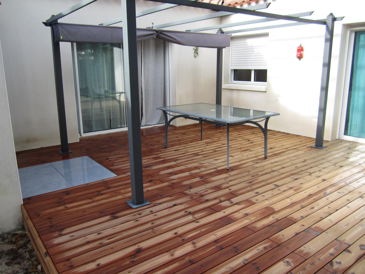 Insertion grès cérame dans terrasse en bois