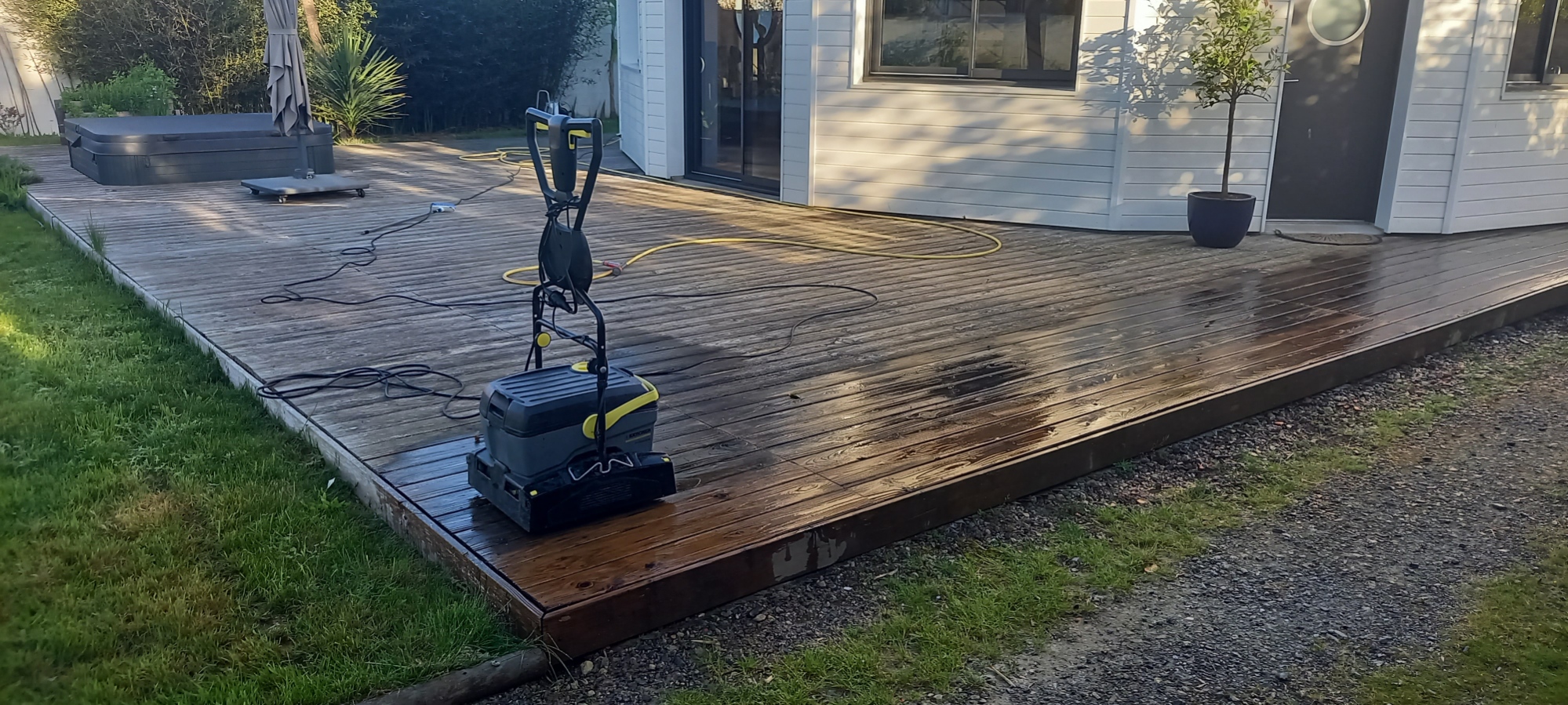 Guide pour le Nettoyage de Terrasses en Bois : Astuces et Techniques
